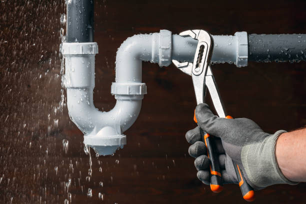 Professional Pipe Repair technician working in Elsah, IL